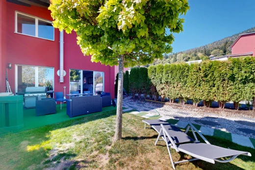 jardin avec from property et pelouse