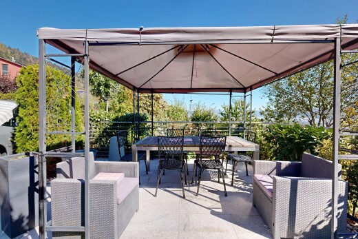 terrasse avec day time, espace de vie extérieur, et kiosque
