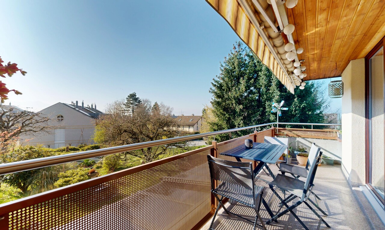 balcon avec balcon, from property, et day time