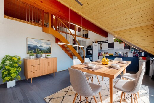 esszimmer mit treppen, holzfußboden, wood finish floor, gipskartonwand, und drywall