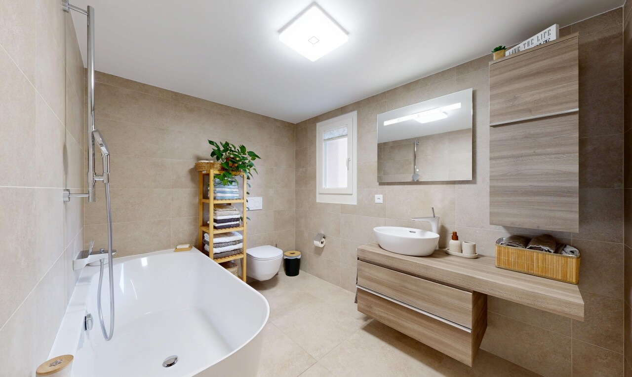 bad mit komplettes badezimmer, bad, spiegel, inside property, und schminktisch