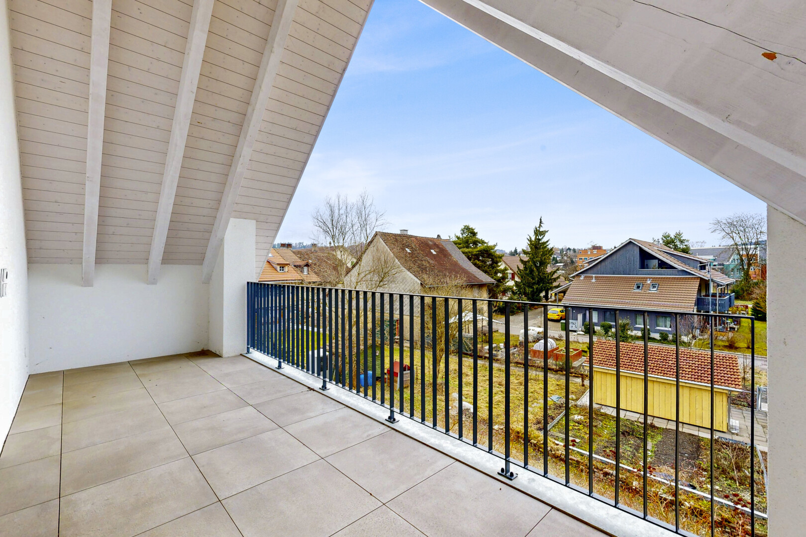balcon avec day time, vue résidentielle, residential view, balcon, et from property