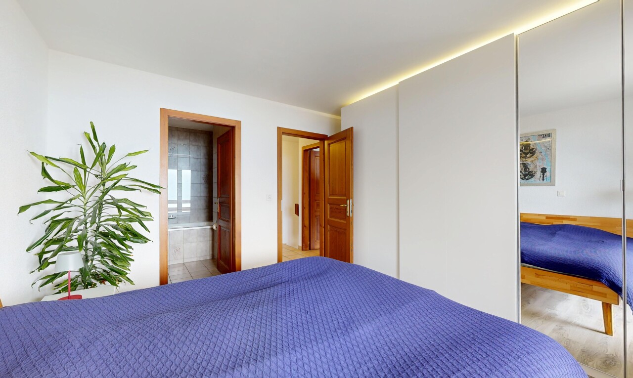 room with ensuite bathroom