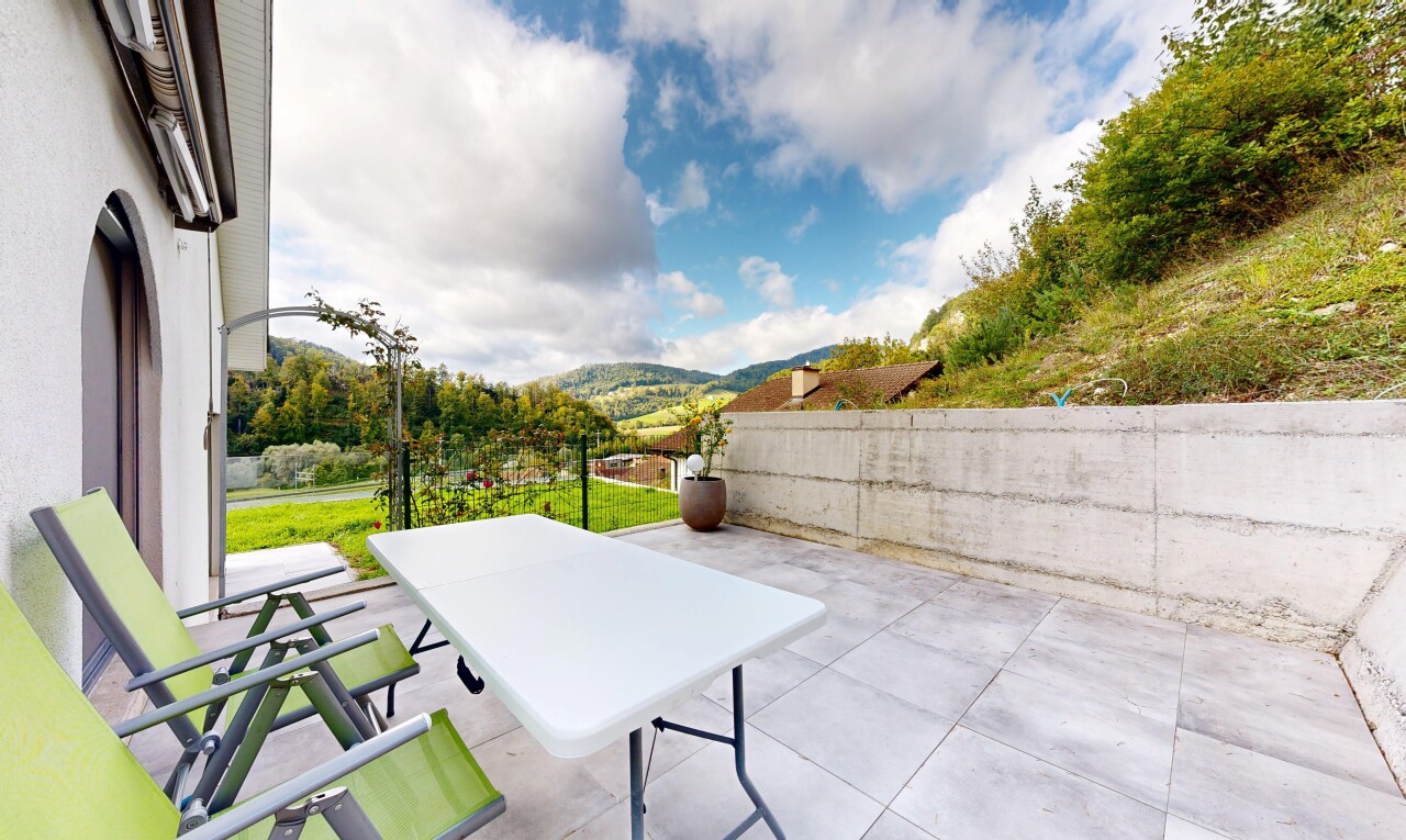 terrasse avec terrasse, day time, clôture, vue sur la montagne, et mountain view