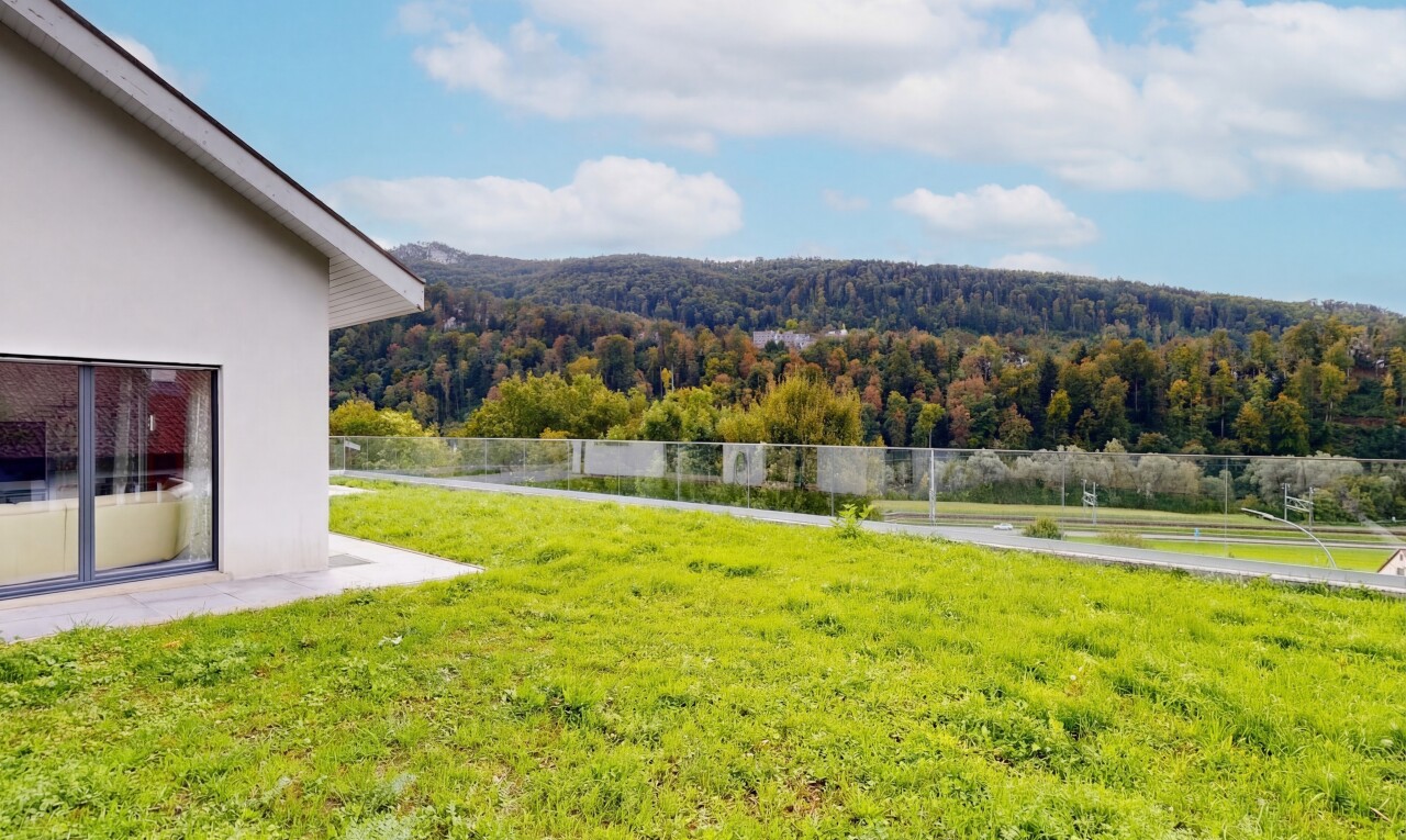 vue sur la montagne avec day time, forest view, vue sur la forêt, et from property