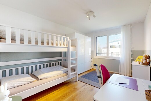 chambre avec espace bureau, drywall, cloison sèche, wood finish floor, et sol en finition bois