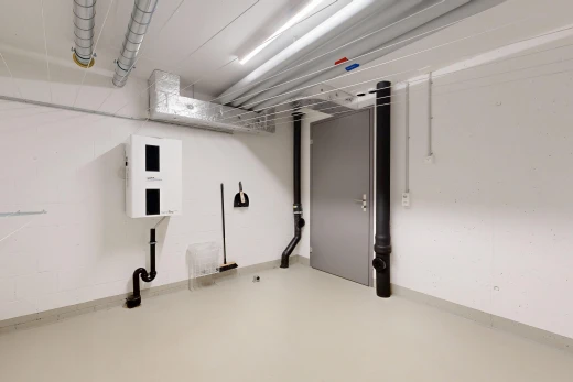spare room featuring concrete flooring