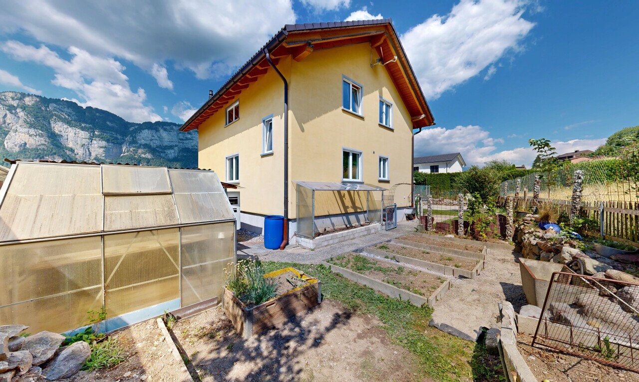 außenansicht mit gewächshaus, garten, stuckverkleidung, day time, und außenansicht
