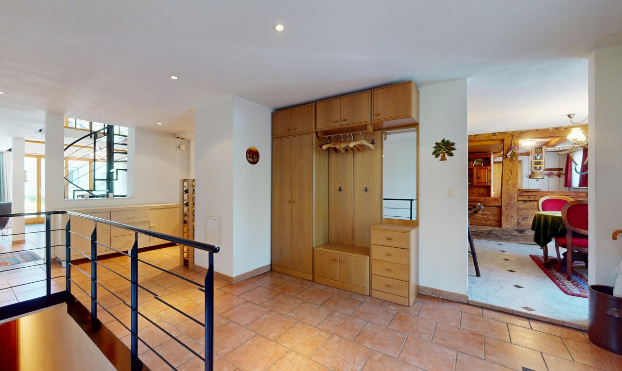 espace intérieur avec inside property, natural light, lumière naturelle, drywall, et cloison sèche