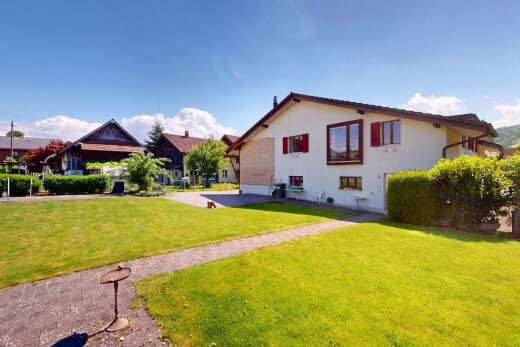 außenansicht mit property visible, rasen, day time, und stuckverkleidung