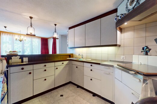 küche mit waschbecken, natural light, natürliches licht, küchentheke, und inside property