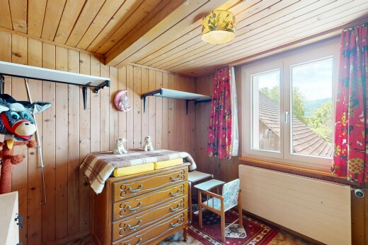 chambre avec plafond en bois, wood ceiling, inside property, lumière naturelle, et natural light