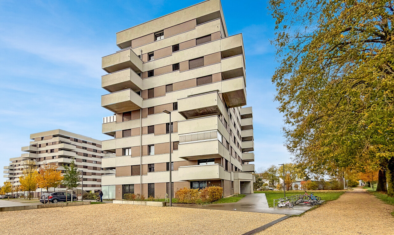 extérieur du bâtiment avec day time et property visible