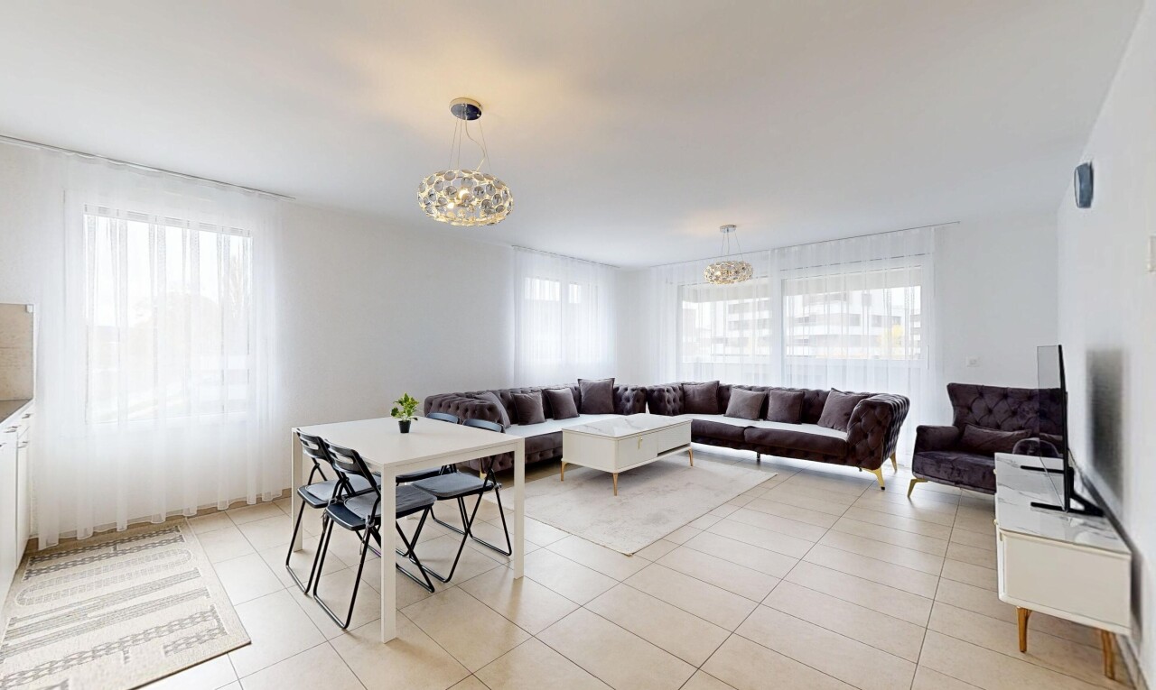 salon / salle à manger avec inside property, natural light, lumière naturelle, drywall, et cloison sèche