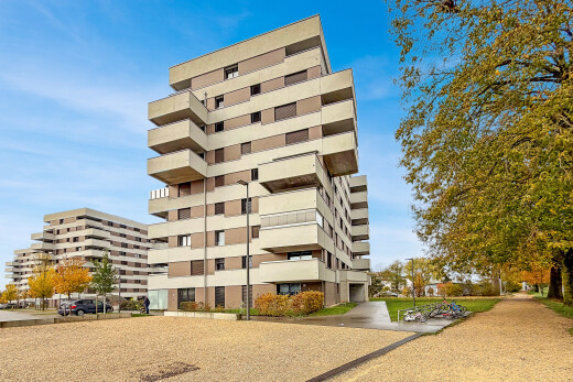 extérieur du bâtiment avec day time et property visible