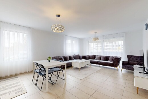 salon / salle à manger avec inside property, natural light, lumière naturelle, drywall, et cloison sèche