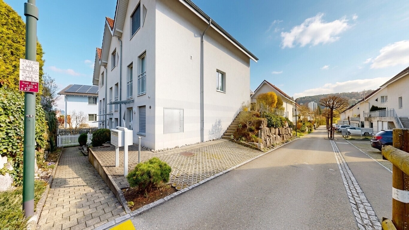außenansicht mit day time, stuckverkleidung, zaun, und from community