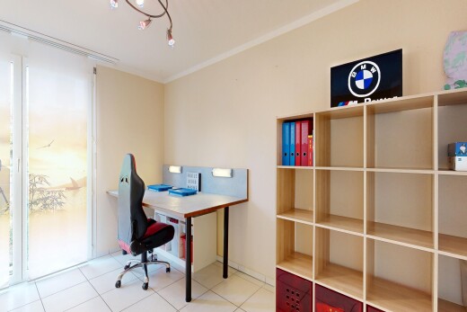 bureau avec drywall, cloison sèche, crown molding, moulures, et espace bureau