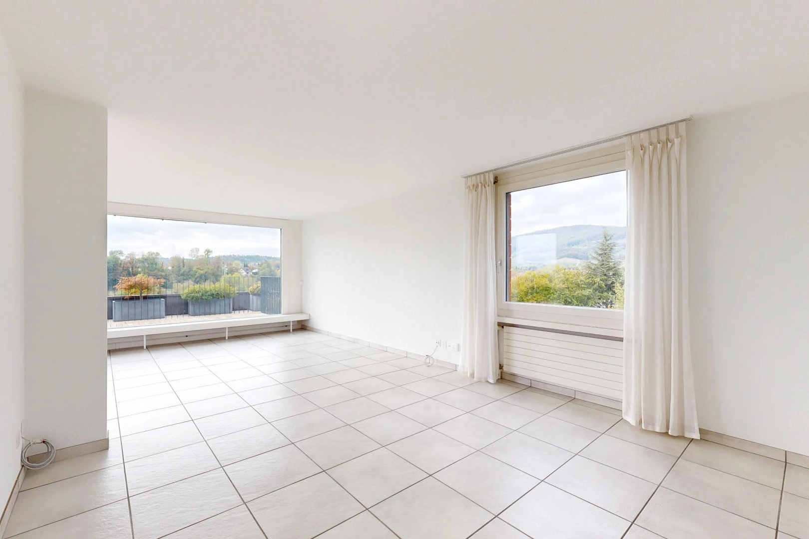 leerer raum mit gipskartonwand, drywall, light floor, inside property, und fliesenboden