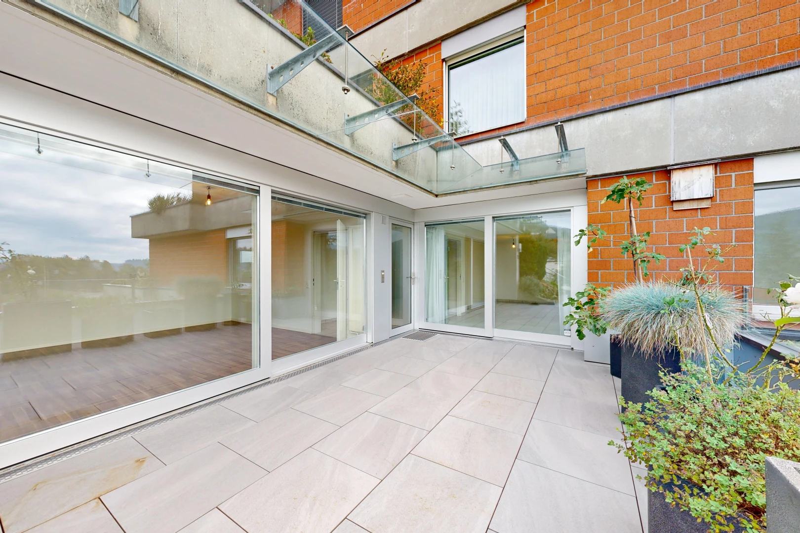 terrasse mit property visible und terrasse