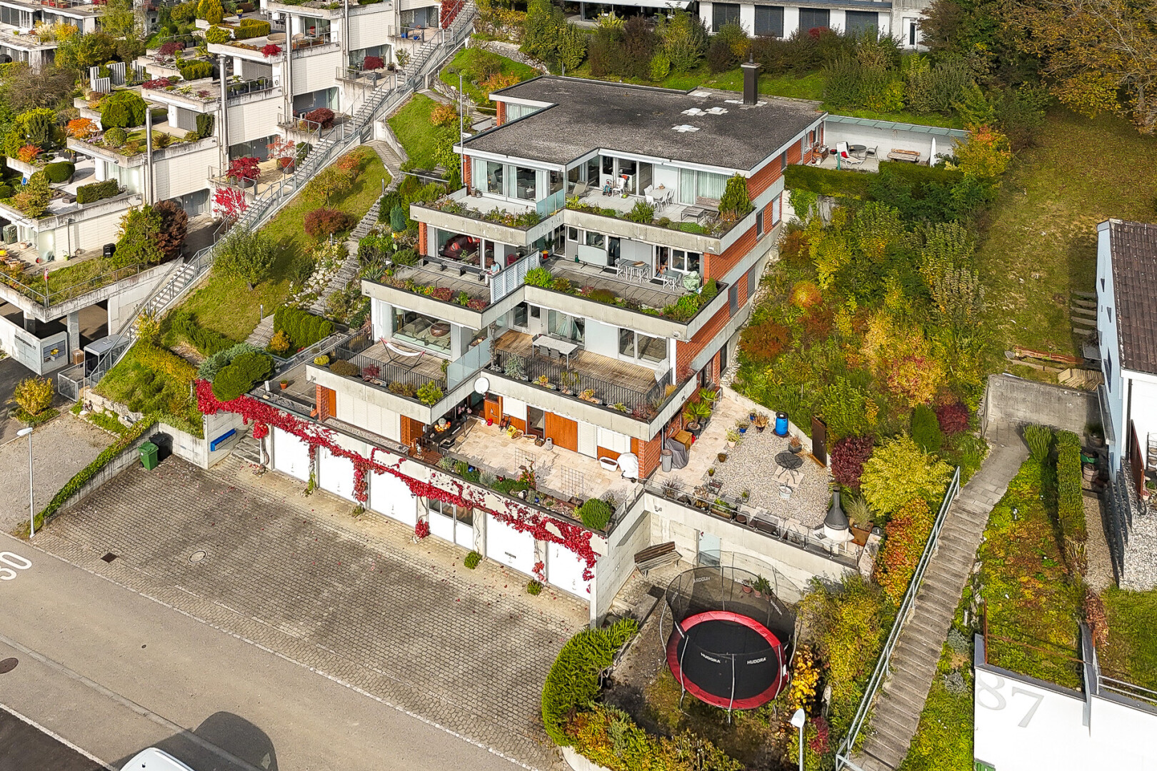 extérieur du bâtiment avec vue sur le complexe d'appartements et apartment complex view