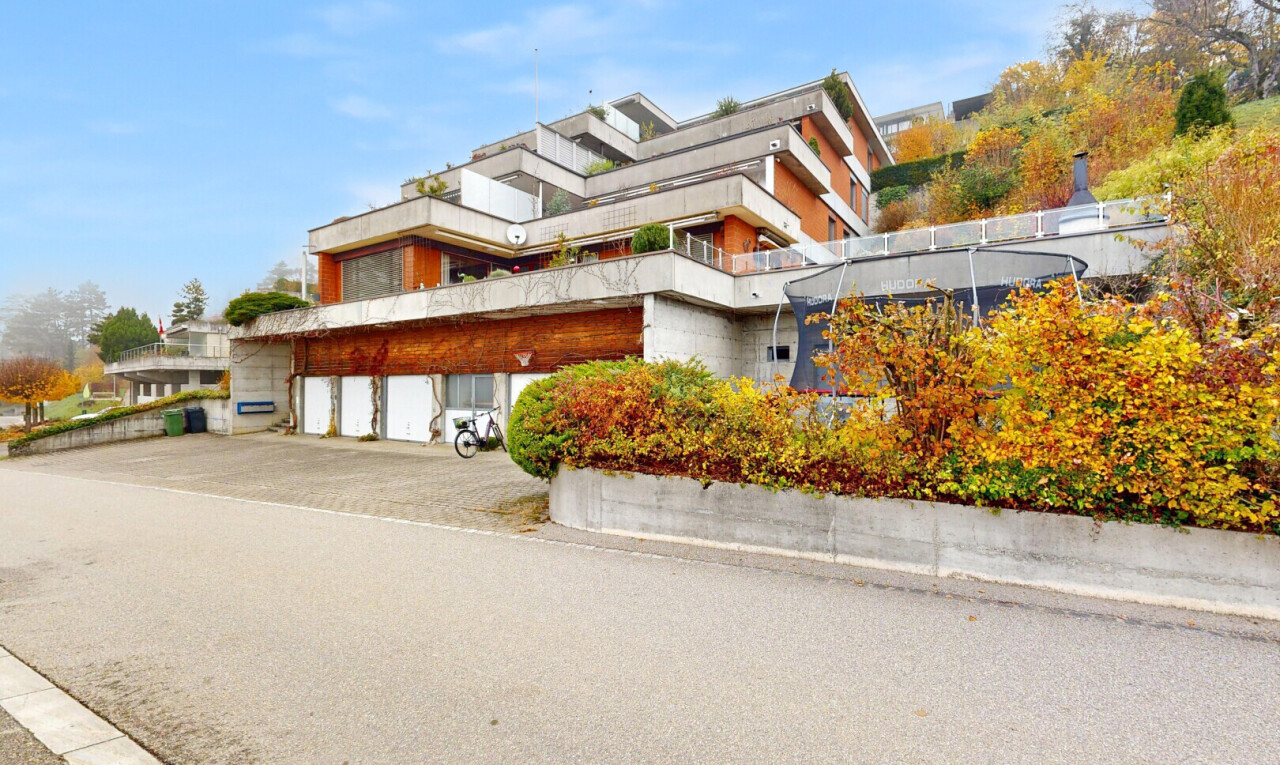 façade avec day time et property visible