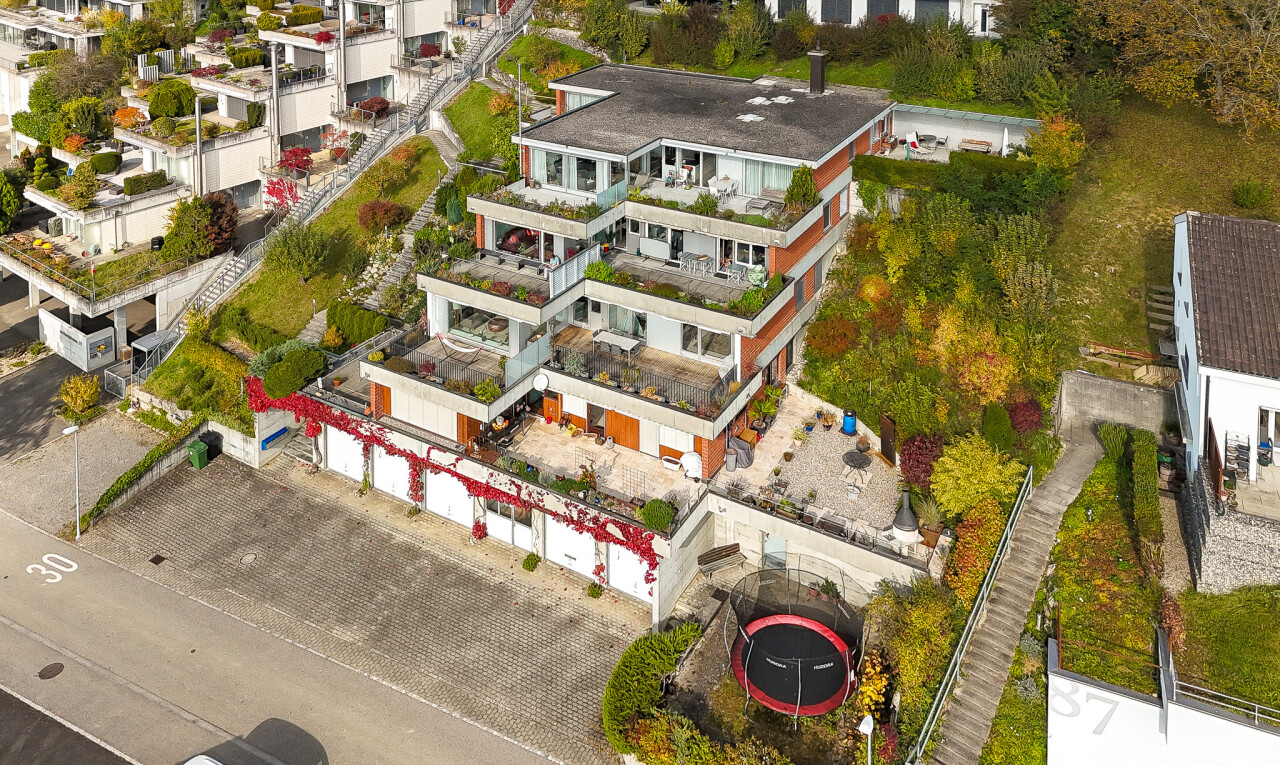 extérieur du bâtiment avec vue sur le complexe d'appartements et apartment complex view