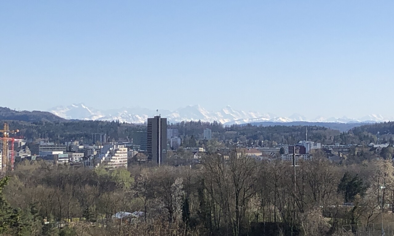 extérieur du bâtiment avec mountain view, vue sur la montagne, et day time