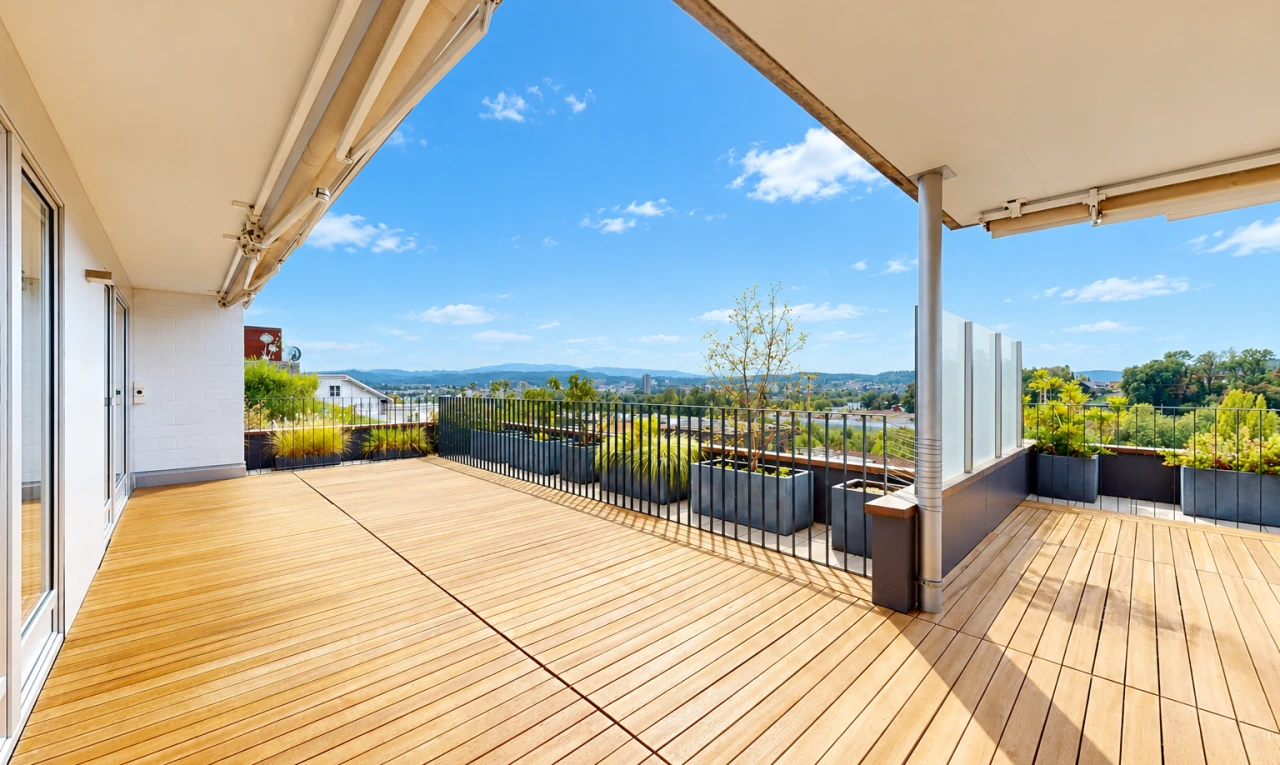 terrasse mit view focus, deck, from property, und day time