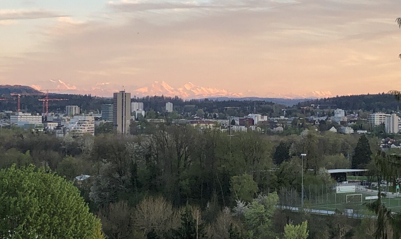 extérieur du bâtiment avec dusk, city view, et vue sur la ville