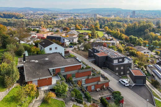 außenansicht mit residential view, wohngebietblick, parkplatz, und day time