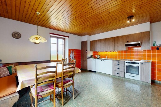 esszimmer mit holzdecke, gipskartonwand, und natürliches licht