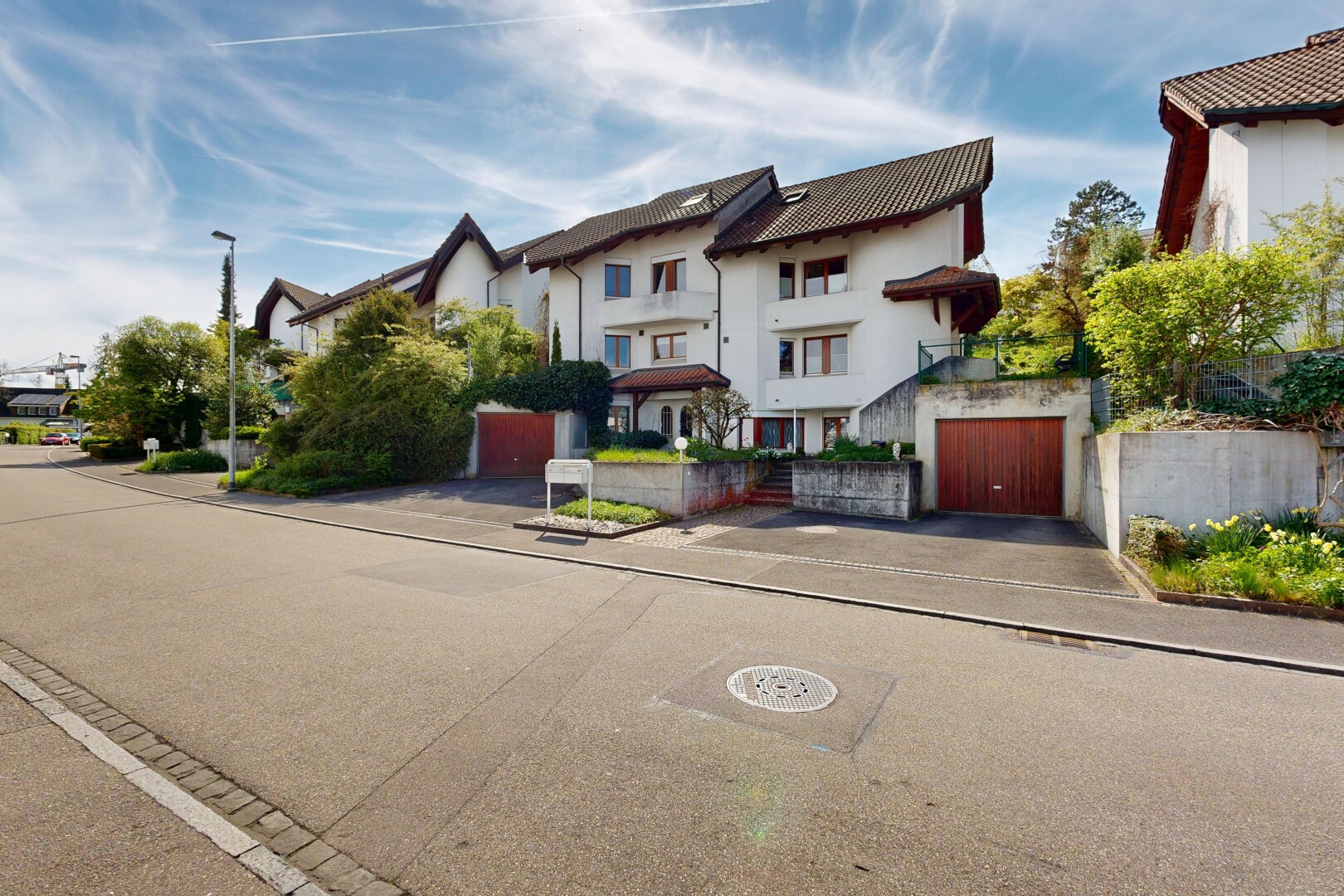 außenansicht mit day time und garage