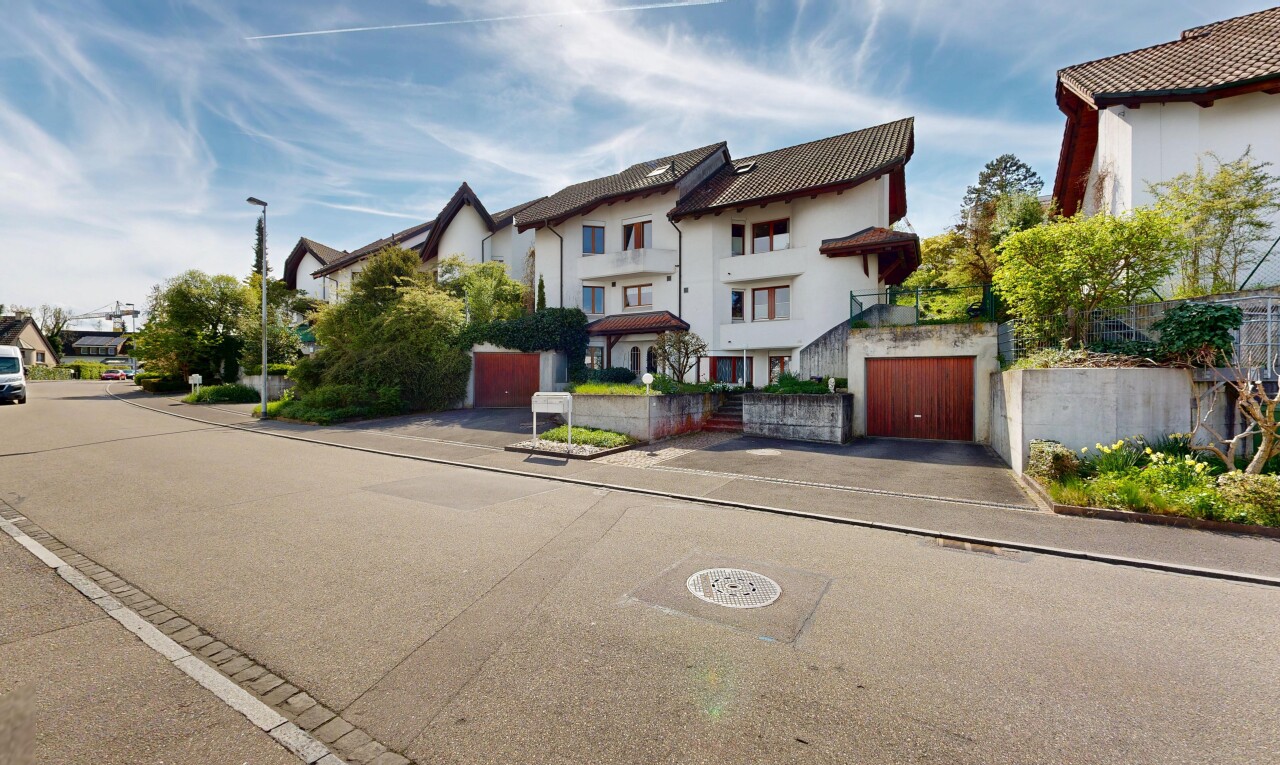außenansicht mit day time und garage