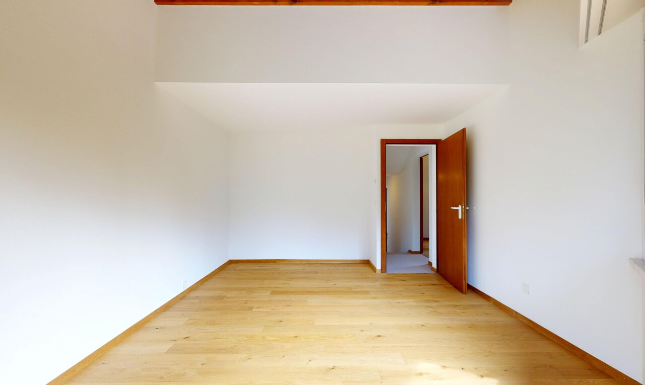 leerer raum mit wood finish floor, holzfußboden, drywall, gipskartonwand, und inside property