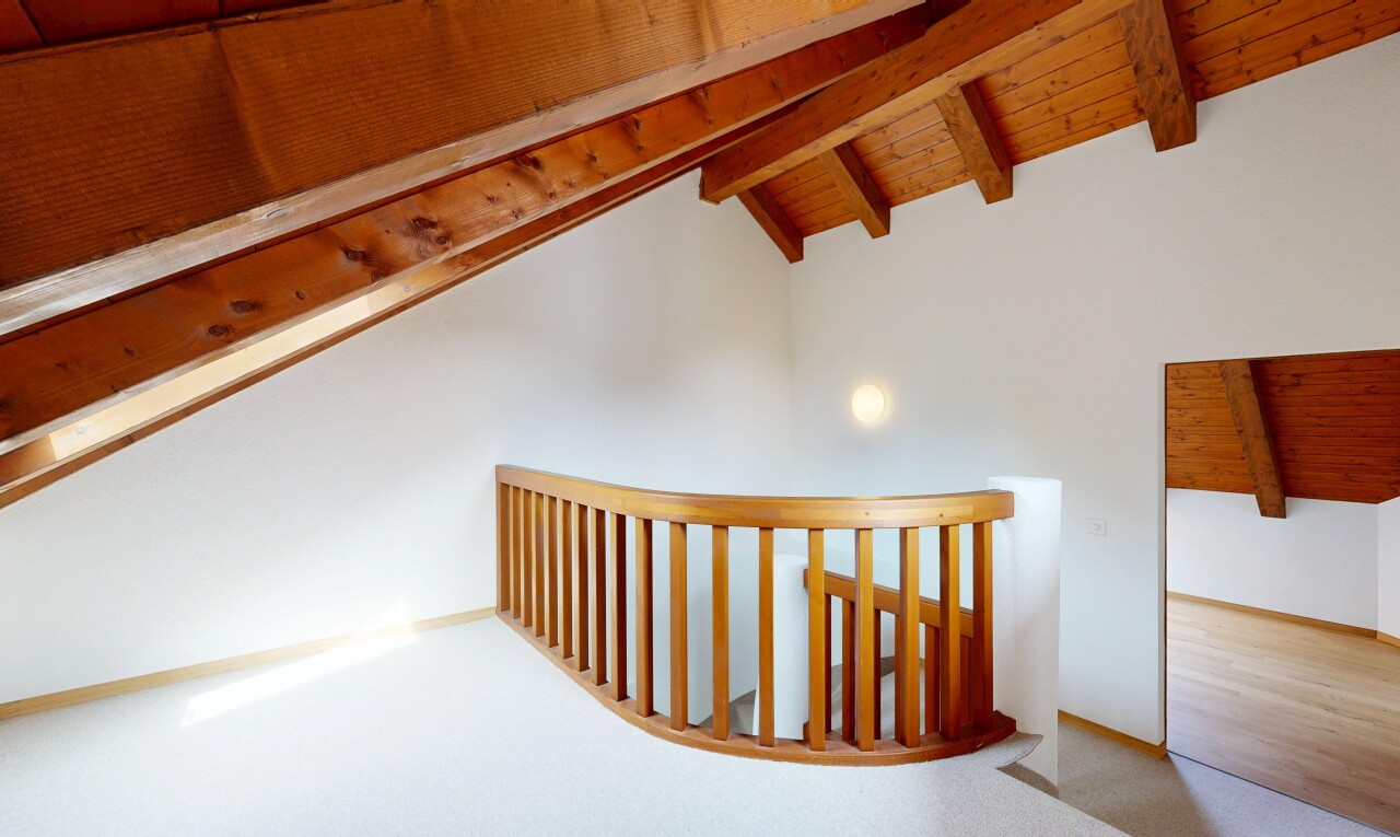 treppe mit balkendecke, beamed ceiling, holzdecke, wood ceiling, und inside property