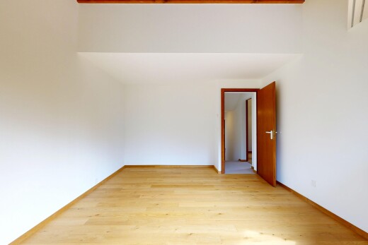leerer raum mit wood finish floor, holzfußboden, drywall, gipskartonwand, und inside property
