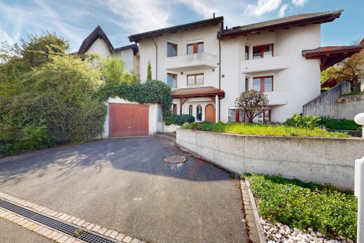 außenansicht mit day time, auffahrt, stuckverkleidung, und garage