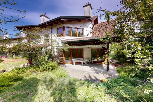 façade avec cheminée, terrasse, from property, et bardage en stuc