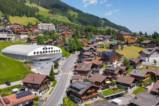 blick auf die berge mit day time, wohngebietblick, residential view, waldblick, und forest view