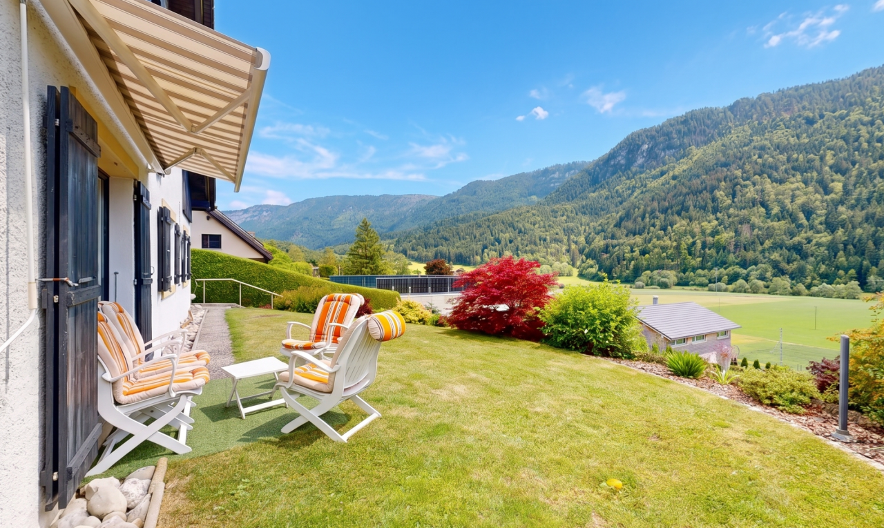 vue sur la montagne avec from property, vue sur la montagne, mountain view, et day time