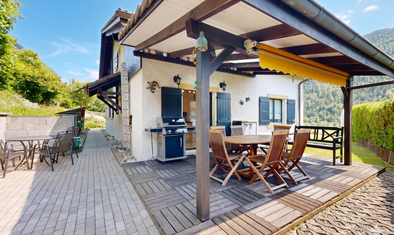 terrasse avec coin repas extérieur, terrasse, gril, day time, et from property