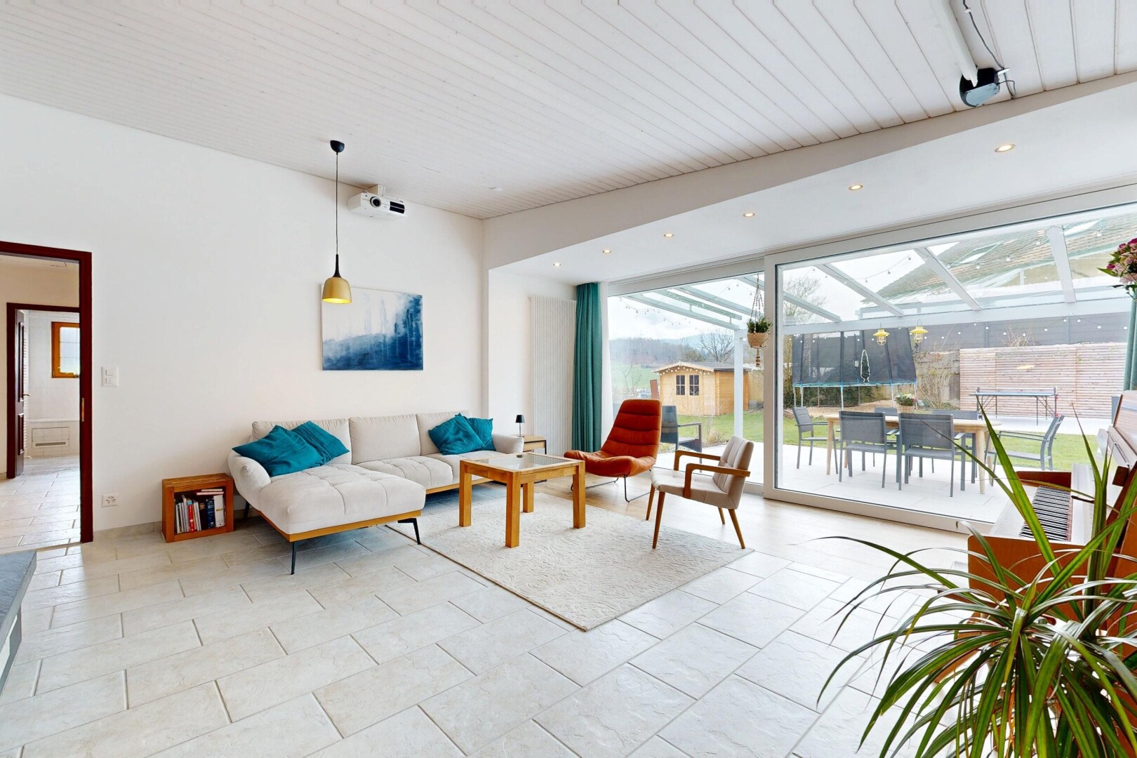 salon avec lumière naturelle, natural light, véranda, cloison sèche, et drywall