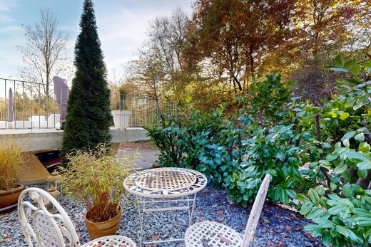 garten mit zaun, from property, und day time