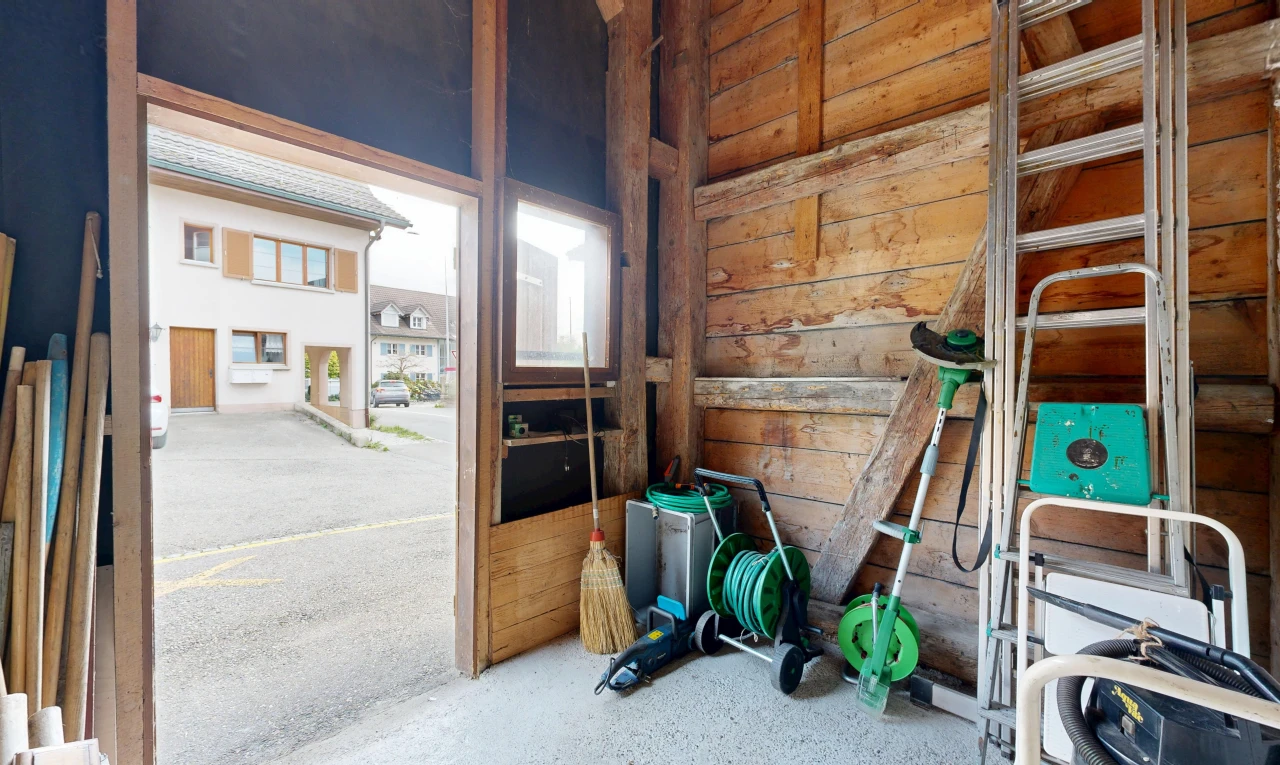 buanderie avec mur en bois, wood wall, inside property, et dated wood wall