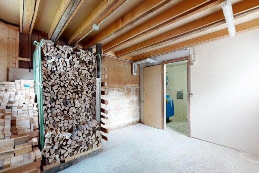 pièce vide avec sous-sol et inside property
