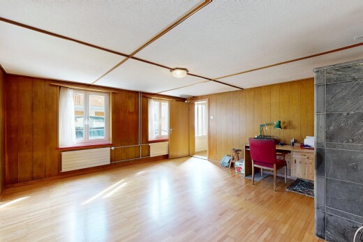 pièce vide avec espace bureau, mur en bois, wood wall, sol en finition bois, et wood finish floor