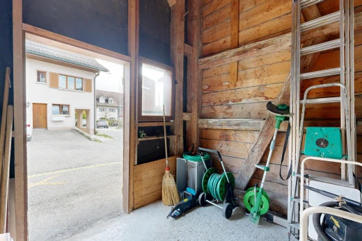 buanderie avec mur en bois, wood wall, inside property, et dated wood wall