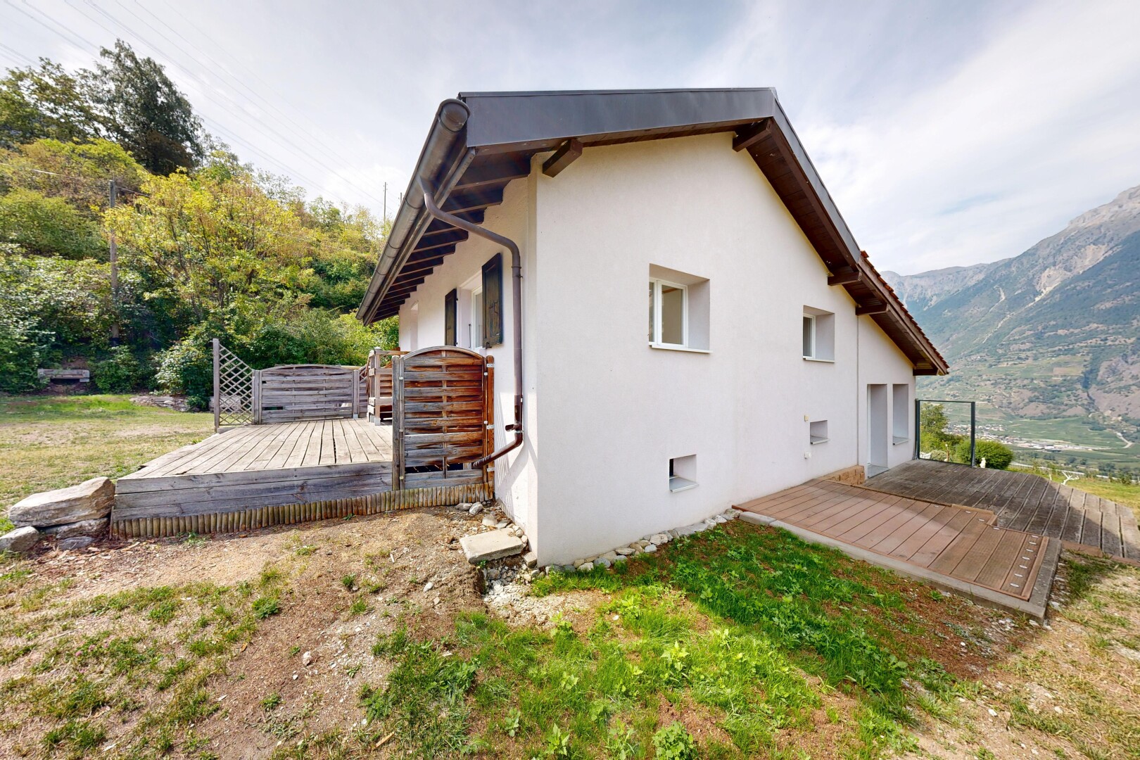 façade avec terrasse, property visible, from property, et bardage en stuc