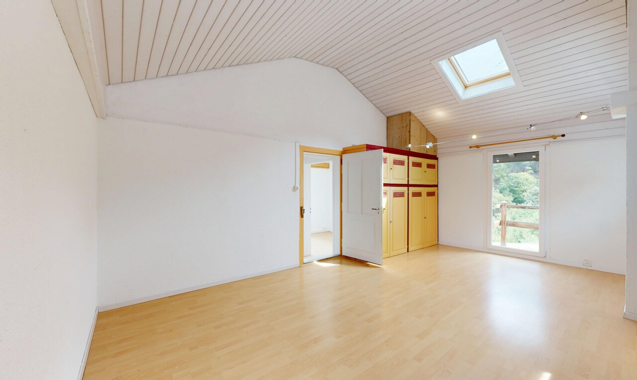pièce vide avec drywall, cloison sèche, high ceiling, plafond haut, et high end ceiling